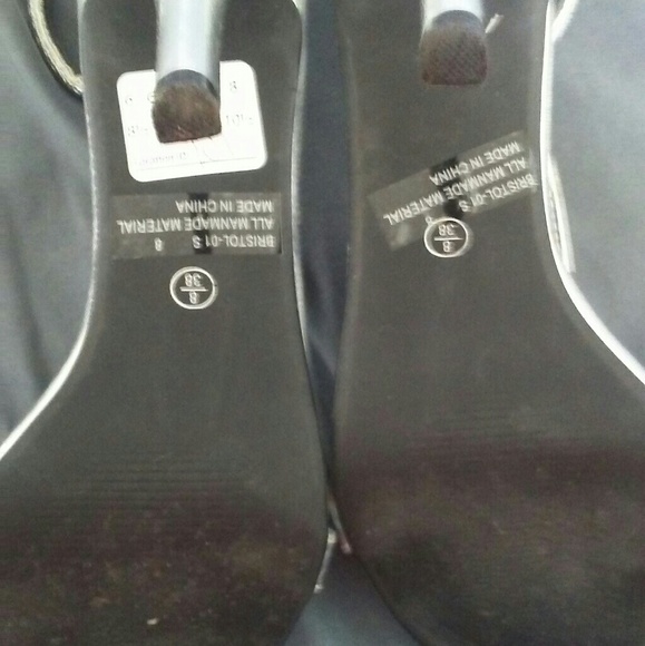 Shoes - Picture 4 of 4